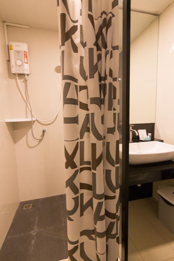 2 Feel Bed Station Aparthotel Удон Тани Екстериор снимка